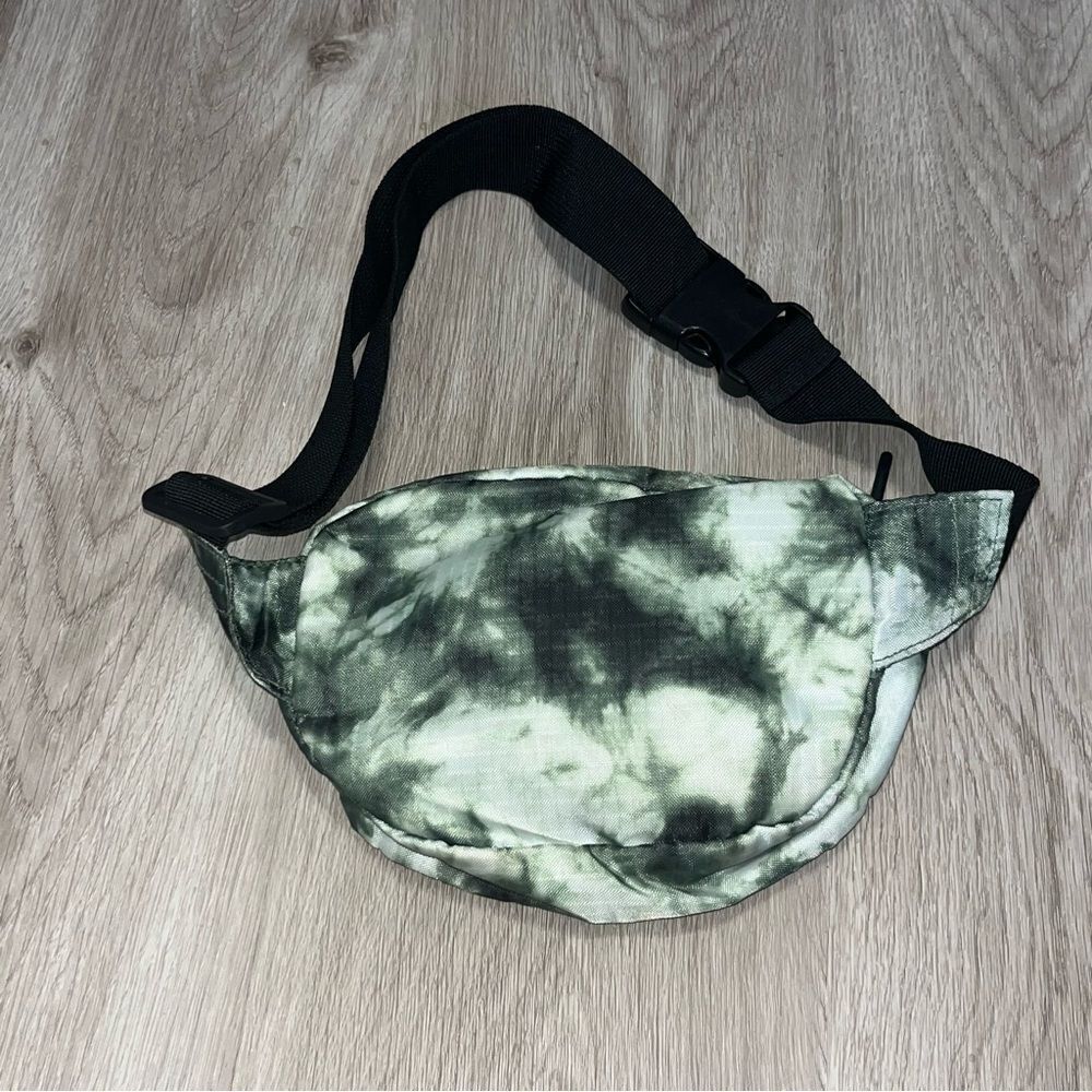 Green Tie Dye Belt Bag - Picture 5 of 8